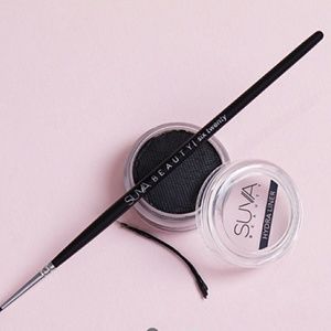 Eyeliner and brush set